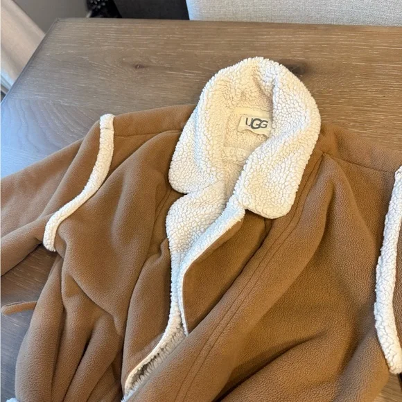 UGG Tan and Cream Fleece Robe - SIZE M - Picture 4 of 6